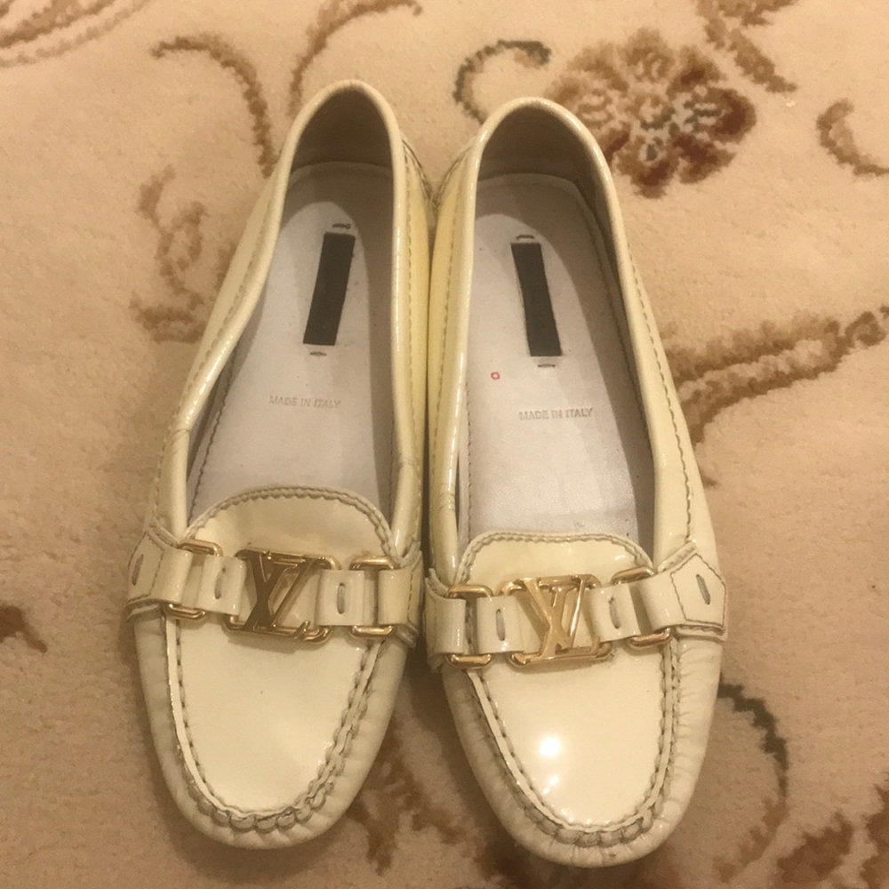 Louis Vuitton flats look at pic